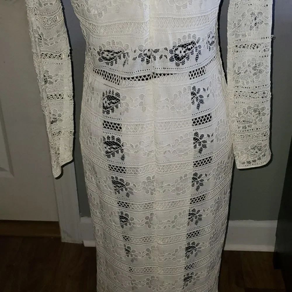 Long sleeve white lace dress - Picture 2 of 6